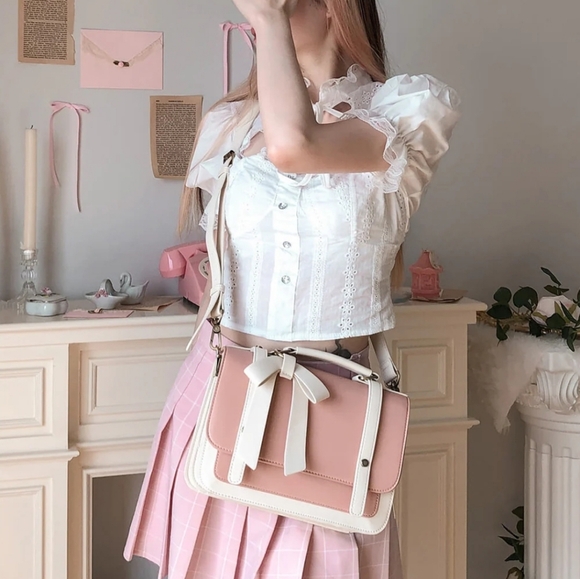 Ecosusi Vegan Leather handbag with shoulder strap and detachable bow detail Red - Picture 7 of 7